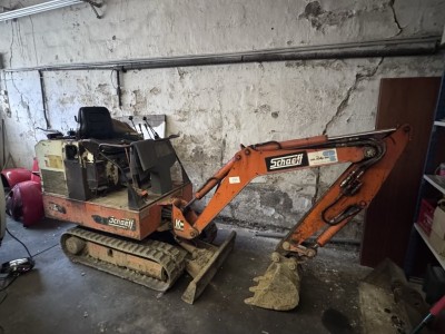 1 Minibagger Schaeff HR02, Bj. 1989, 1370 kg mit Tieflöffel, 30 cm und Grabenräumlöffel